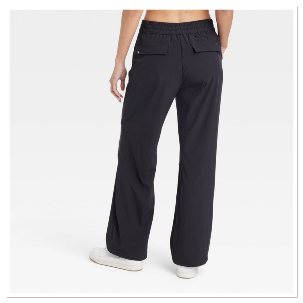 Women’s Mid Rise Parachute Pants Black Joylab - Picture 2 of 5